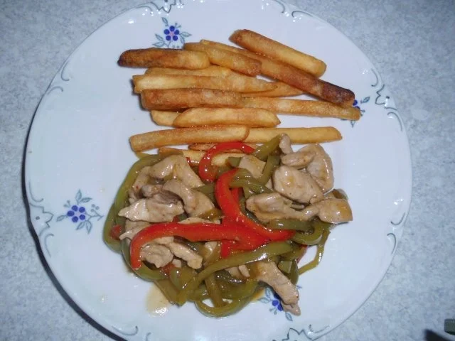 Schweineschnitzelstreifen mit Paprika in Soja-Sauce - Rezept