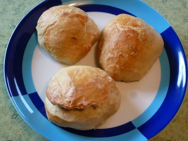 Knusprige Hefeteig-Wassersemmeln - Rezept