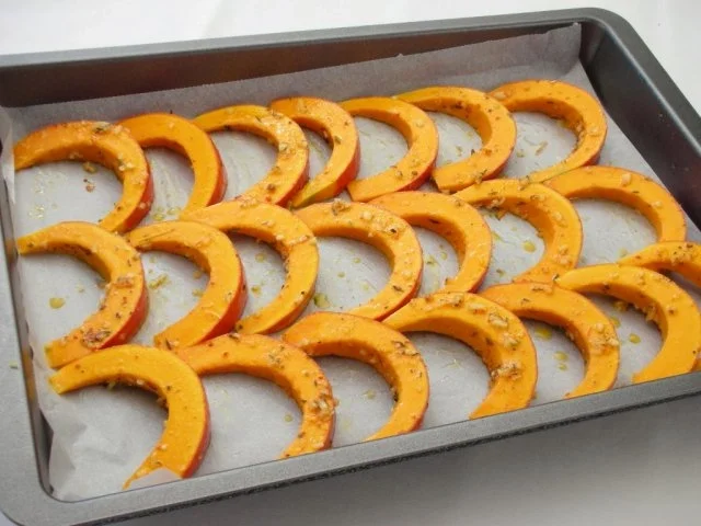 Lachs im Bierteig mit Remoulade und Kürbisspalten - Rezept - Bild Nr. 9