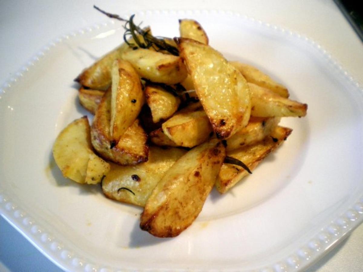 Kartoffel Ecken mit Rosmarin - Rezept