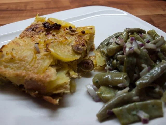 Rezept: Grumbeer-Tortilla mit Pupssalat Grumbeer-Tortilla mit Pupssalat - Rezept