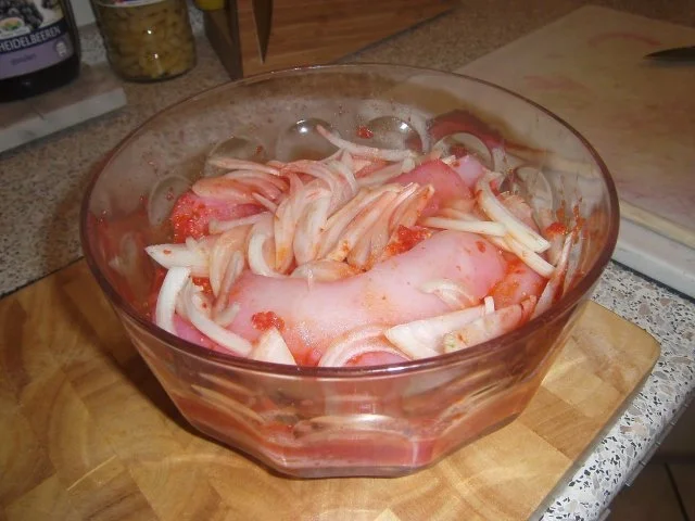 rote Streifen vom Riesenkalmar, eingelegt, paniert und fritiert - Rezept - Bild Nr. 2