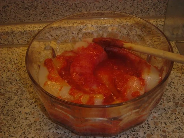 rote Streifen vom Riesenkalmar, eingelegt, paniert und fritiert - Rezept - Bild Nr. 3
