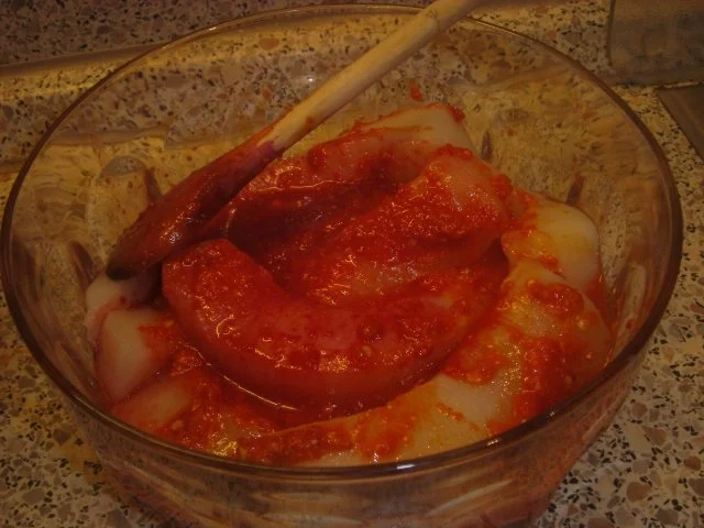 rote Streifen vom Riesenkalmar, eingelegt, paniert und fritiert - Rezept - Bild Nr. 4