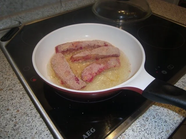 rote Streifen vom Riesenkalmar, eingelegt, paniert und fritiert - Rezept - Bild Nr. 8