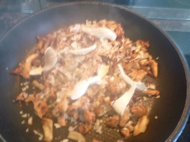 Rigatoni mit Pilzen und Walnüsse - Rezept - Bild Nr. 3