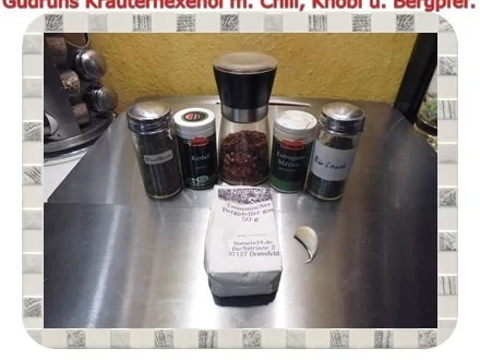 Rezept: Öl: Kräuterhexenöl II mit Knobi, Chili und Tasmanischen Bergpfeffer Bild Nr. 2 Öl: Kräuterhexenöl II mit Knobi, Chili und Tasmanischen Bergpfeffer - Rezept - Bild Nr. 2