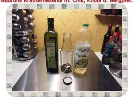 Rezept: Öl: Kräuterhexenöl II mit Knobi, Chili und Tasmanischen Bergpfeffer Bild Nr. 3 Öl: Kräuterhexenöl II mit Knobi, Chili und Tasmanischen Bergpfeffer - Rezept - Bild Nr. 3