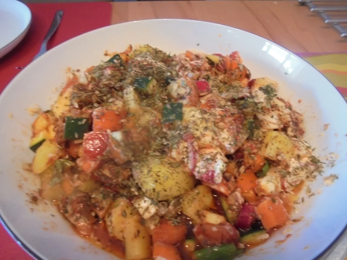 Kartoffelsalat mit Piri-Piri, Kokos, Zucchini, Mozarella und Walnüssen - Rezept - Bild Nr. 16202