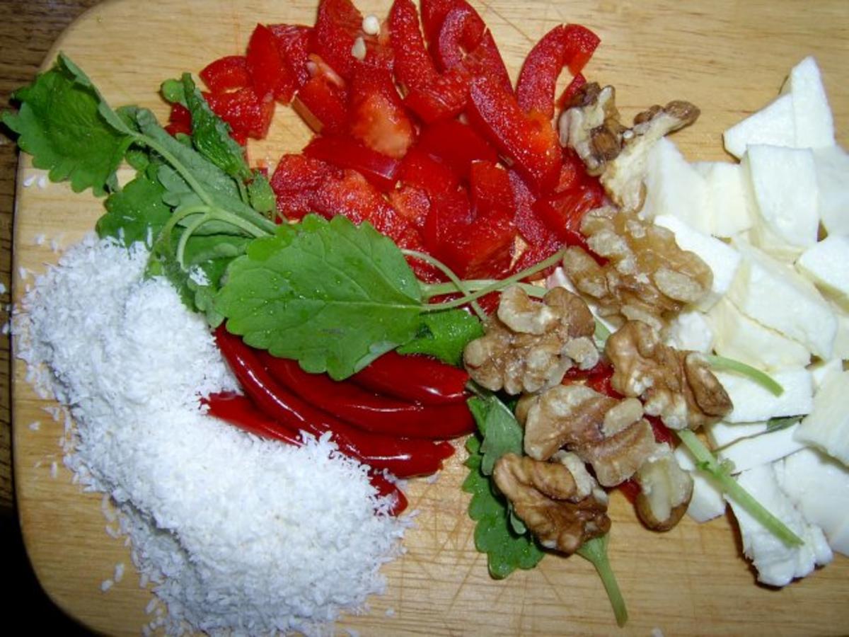 Kartoffelsalat mit Piri-Piri, Kokos, Zucchini, Mozarella und Walnüssen - Rezept - Bild Nr. 3