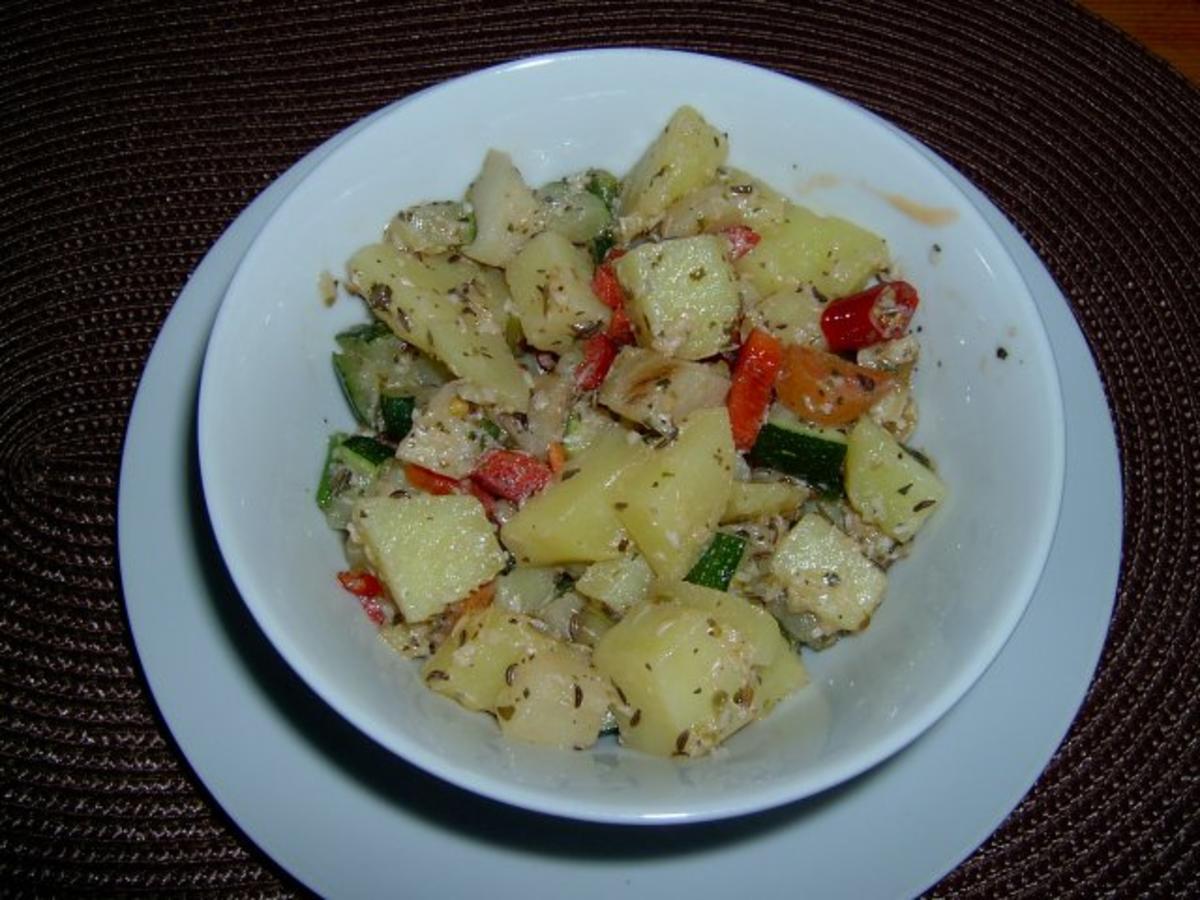 Kartoffelsalat mit Piri-Piri, Kokos, Zucchini, Mozarella und Walnüssen - Rezept - Bild Nr. 5