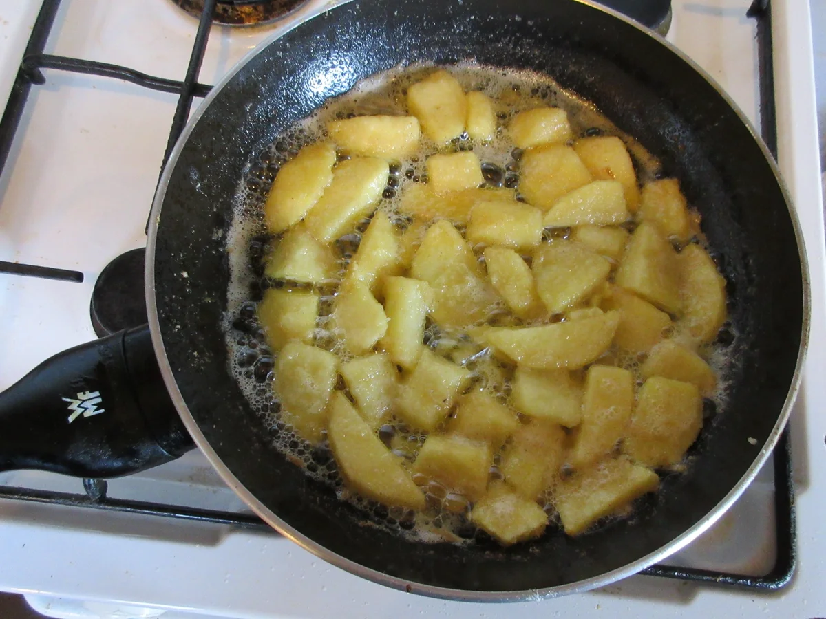 Apfelspalten in Butter gebraten - Rezept - Bild Nr. 203