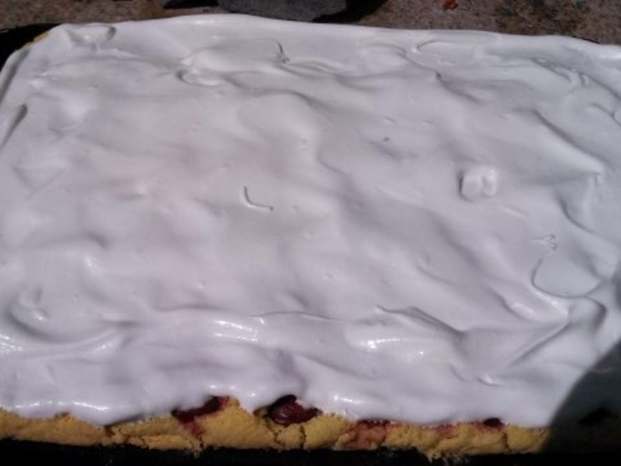 Stachelbeerkuchen mit Baiserhaube - einfach - 212 kcal/100g