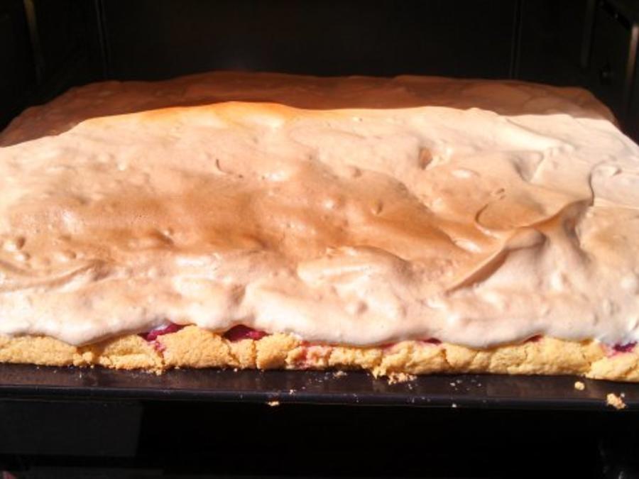 Stachelbeerkuchen mit Baiserhaube - einfach - 212 kcal/100g