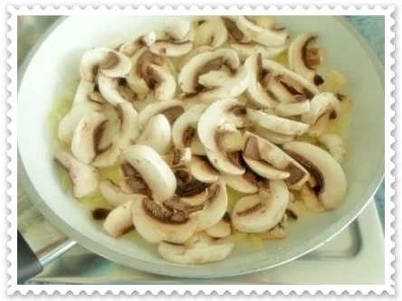 Champignons Tomaten-Rahmsauce zu den kunterbunten Nudeln - Rezept - Bild Nr. 10