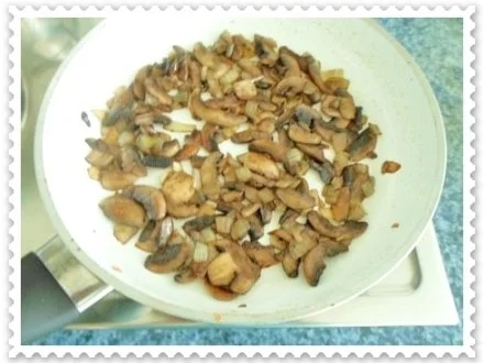 Champignons Tomaten-Rahmsauce zu den kunterbunten Nudeln - Rezept - Bild Nr. 11