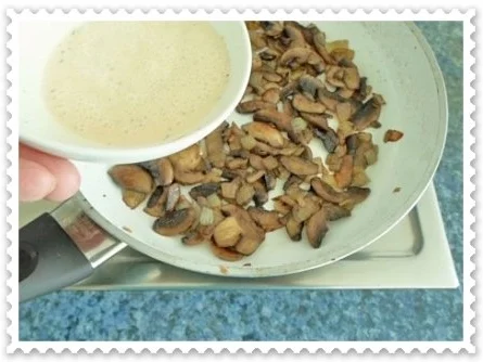 Champignons Tomaten-Rahmsauce zu den kunterbunten Nudeln - Rezept - Bild Nr. 12