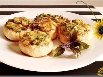 Champignonköpfe gefüllt und überbacken - Rezept