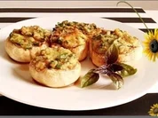 Champignonköpfe gefüllt und überbacken - Rezept