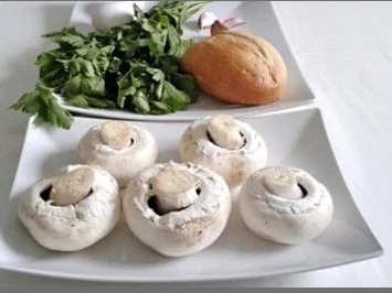 Champignonköpfe gefüllt und überbacken - Rezept - Bild Nr. 4