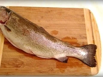 Rezept: Mandelforelle mit tournierten Kartoffeln und Salatgurke dazu. Bild Nr. 3 Mandelforelle mit tournierten Kartoffeln und Salatgurke dazu. - Rezept - Bild Nr. 3