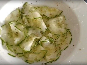 Rezept: Mandelforelle mit tournierten Kartoffeln und Salatgurke dazu. Bild Nr. 10 Mandelforelle mit tournierten Kartoffeln und Salatgurke dazu. - Rezept - Bild Nr. 10