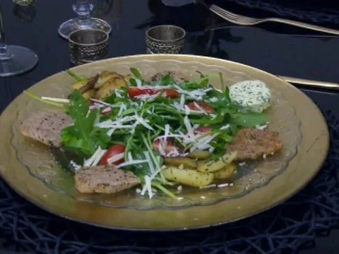 Kalbspaillard auf Rucolanest mit Rosmarinkartoffeln & Kräuterbutter (Anna Hofbauer) - Rezept