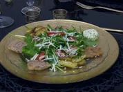 Rezept: Kalbspaillard auf Rucolanest mit Rosmarinkartoffeln & Krรคuterbutter (Anna Hofbauer) Kalbspaillard auf Rucolanest mit Rosmarinkartoffeln & Krรคuterbutter (Anna Hofbauer) - Rezept