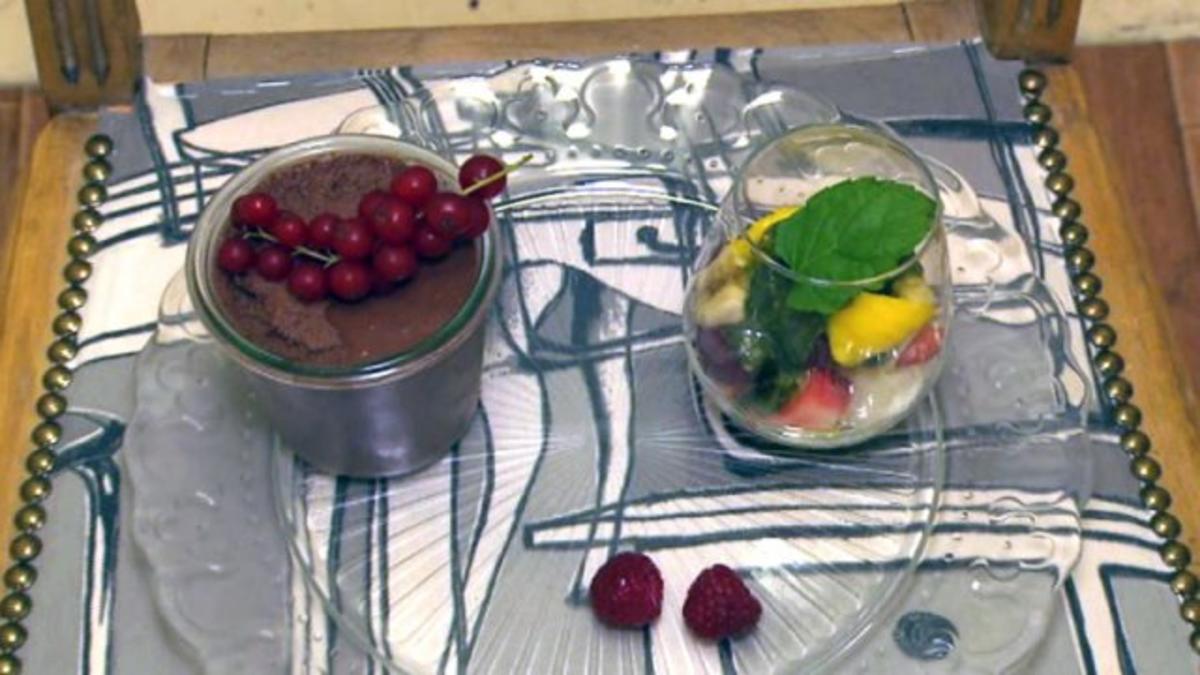 Bilder für Mousse au Chocolat mit Minzpesto auf Obstsalat (Anna Hofbauer) - Rezept