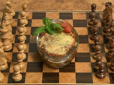 Mandelcreme-Häubchen küsst Zucchini-"Bolognese"-Lasagne (Juliane Ziegler) - Rezept