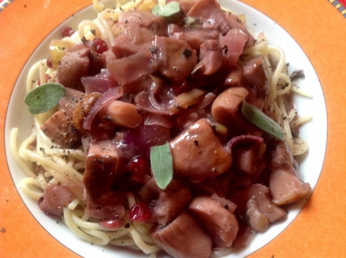 Spaghetti mit Steinpilzen in Rotwein - Preiselbeersoße - Rezept