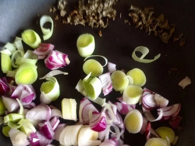 Spaghetti mit Steinpilzen in Rotwein - Preiselbeersoße - Rezept - Bild Nr. 4
