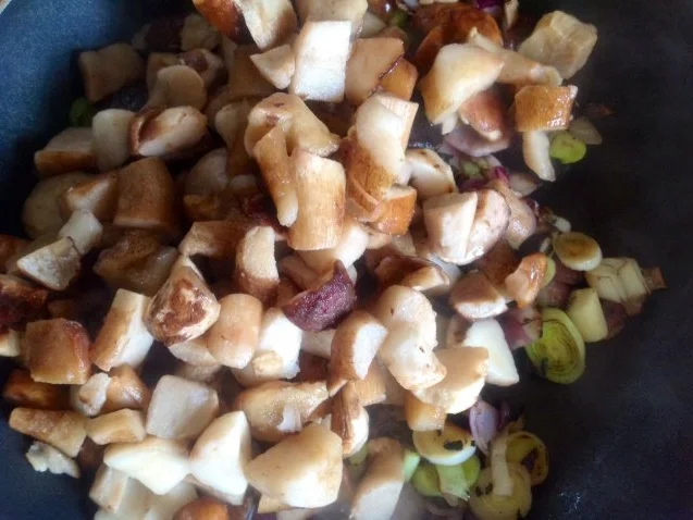 Spaghetti mit Steinpilzen in Rotwein - Preiselbeersoße - Rezept - Bild Nr. 6