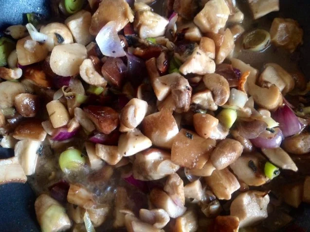 Spaghetti mit Steinpilzen in Rotwein - Preiselbeersoße - Rezept - Bild Nr. 7