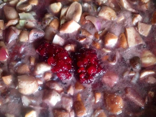 Spaghetti mit Steinpilzen in Rotwein - Preiselbeersoße - Rezept - Bild Nr. 8