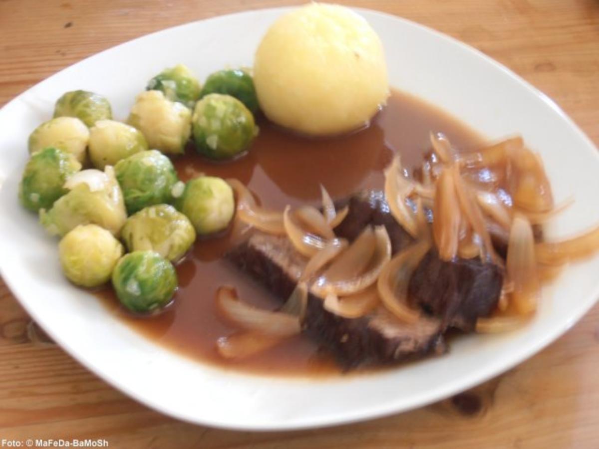 Bilder für Rinderschmorbraten mit Zwiebelsoße - Rezept