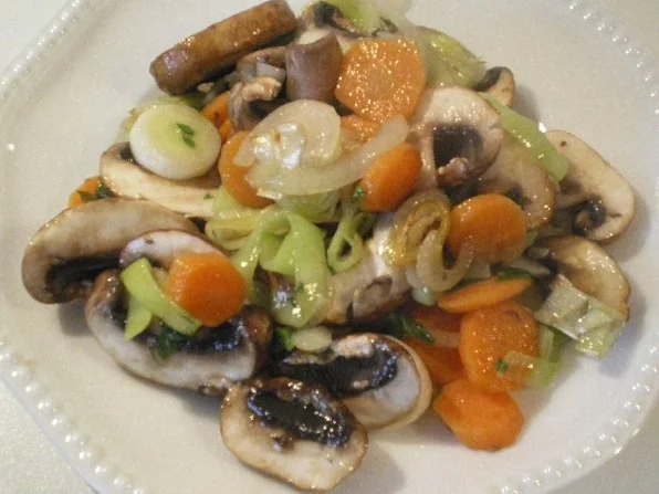 Rezept: Bunte Pilz Gemüse Pfanne rein pflanzlich Bunte Pilz Gemüse Pfanne rein pflanzlich - Rezept