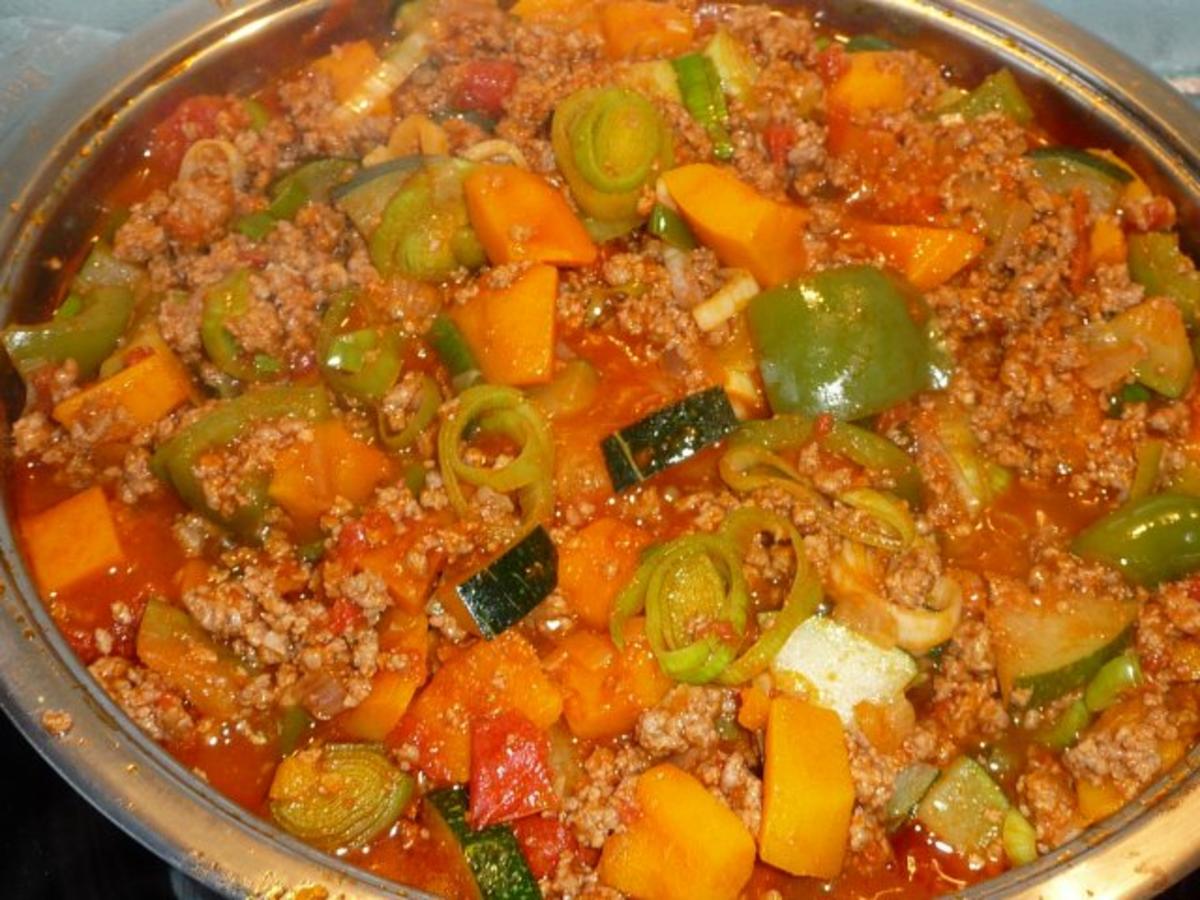 Hackpfanne mit Kürbis, Zucchini und Paprika - einfach - von Willmei