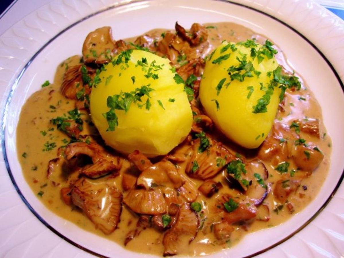 Pfifferlinge mit Pellkartoffeln - Rezept - kochbar.de