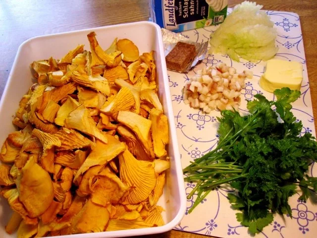 Rezept: Pfifferlinge mit Pellkartoffeln Bild Nr. 4 Pfifferlinge mit Pellkartoffeln - Rezept - Bild Nr. 4