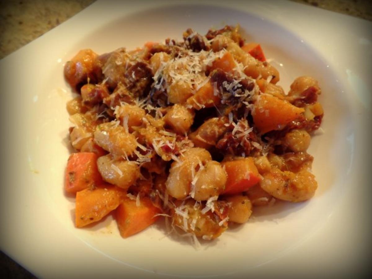 Gnocchi mit Kürbis, getrockneten Tomaten und Steinpilzen - Rezept
Eingereicht von Sri_Devi