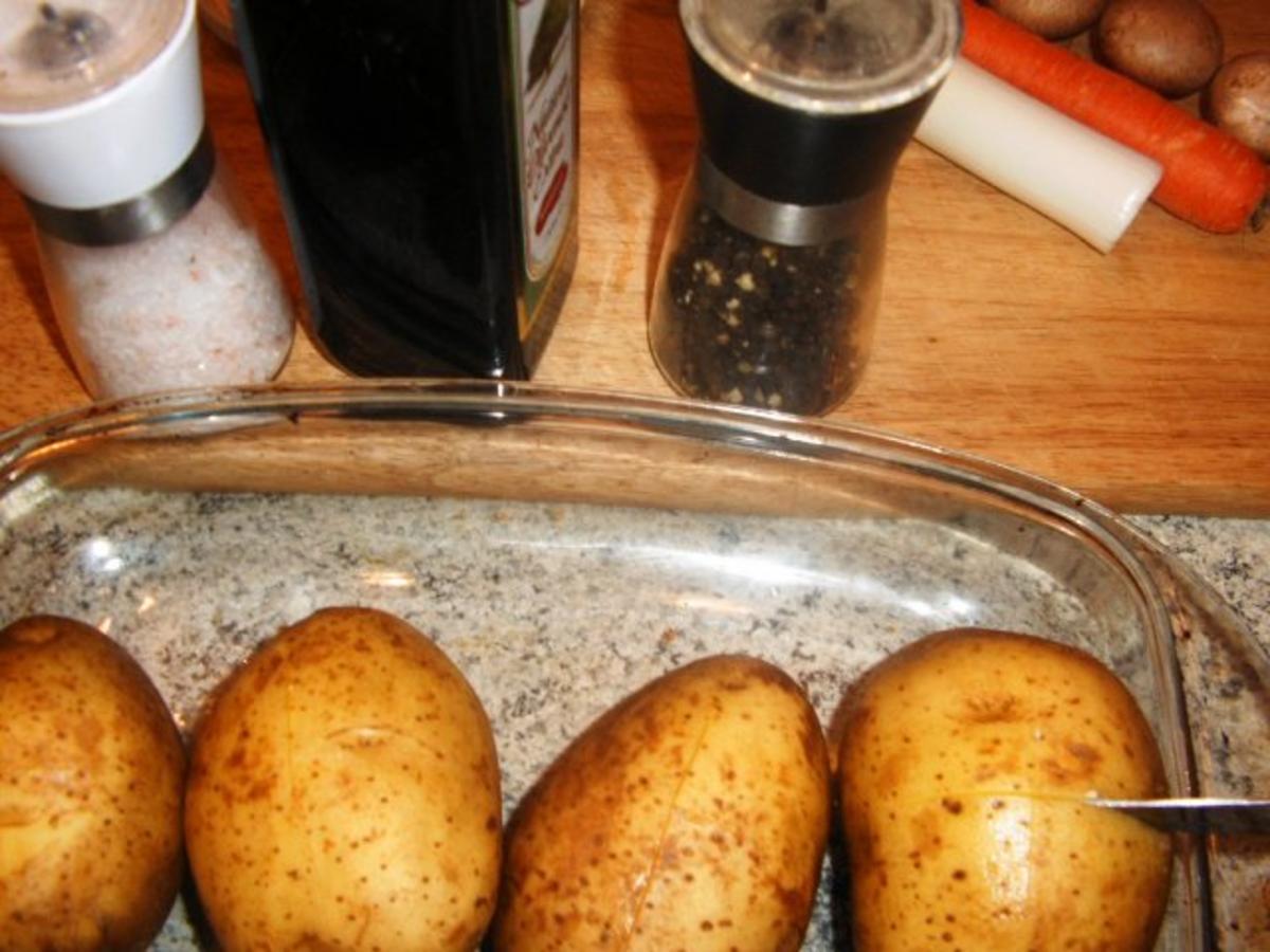 Backkartoffeln mit Rahmsoße - Rezept - Bild Nr. 3