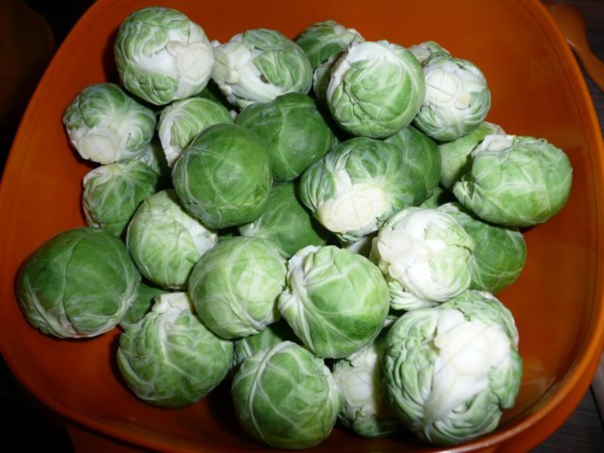 Rosenkohl - Maronen -  Salat  zu Hähnchenschenkel & Majoran - Bratkartoffeln - Rezept - Bild Nr. 2