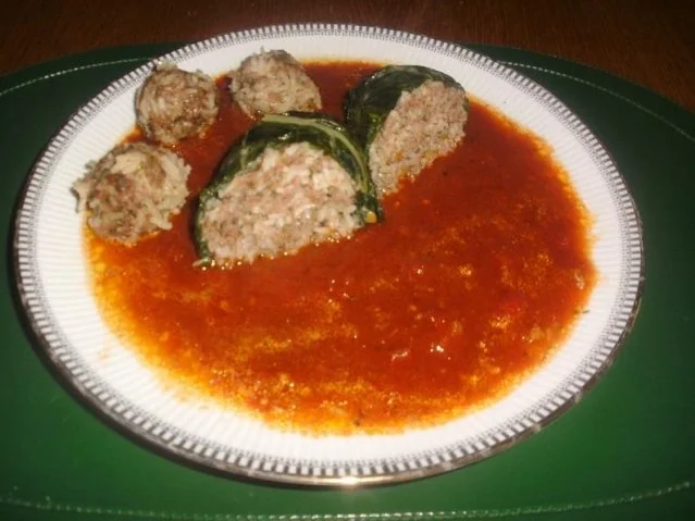 Rezept: Geschmorte Mangold Päckchen und Hackbällchen auf Tomaten Sugo Bild Nr. 3 Geschmorte Mangold Päckchen und Hackbällchen auf Tomaten Sugo - Rezept - Bild Nr. 3