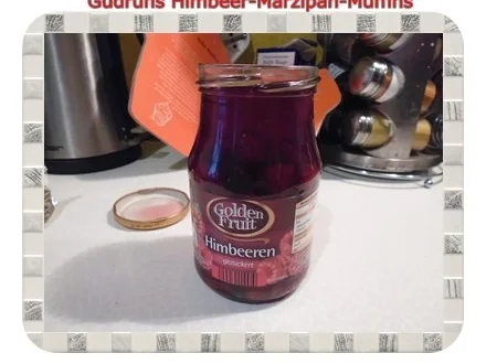 Rezept: Muffins: Himbeer-Marzipan-Muffins Bild Nr. 9 Muffins: Himbeer-Marzipan-Muffins - Rezept - Bild Nr. 9