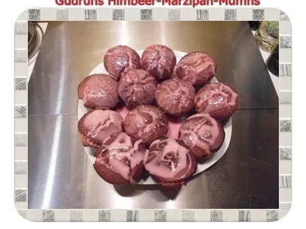 Rezept: Muffins: Himbeer-Marzipan-Muffins Bild Nr. 19 Muffins: Himbeer-Marzipan-Muffins - Rezept - Bild Nr. 19