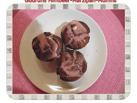 Rezept: Muffins: Himbeer-Marzipan-Muffins Bild Nr. 21 Muffins: Himbeer-Marzipan-Muffins - Rezept - Bild Nr. 21
