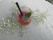 Erfrischende Erdbeerbowle mit Minze - Rezept