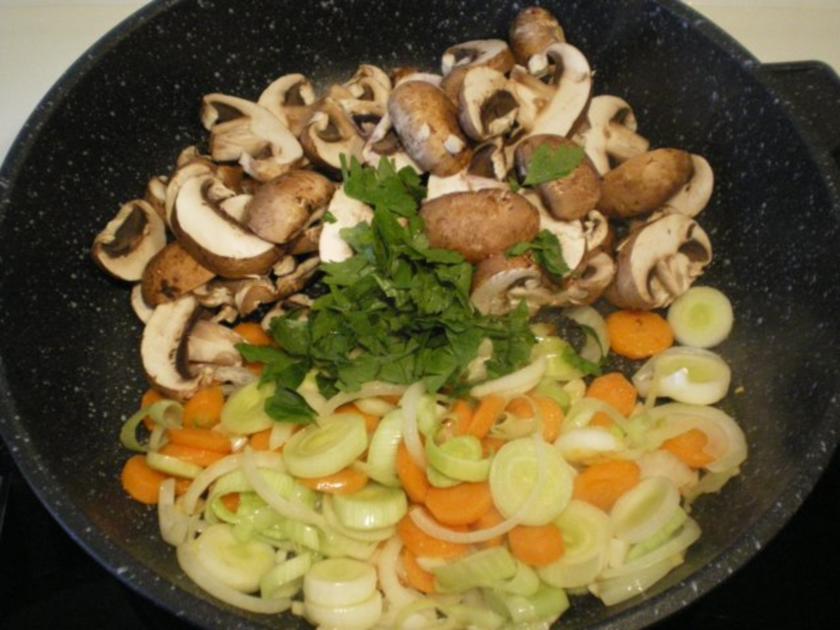 Bratwurst Pilz Gemüse Pfanne - Rezept mit Bild - kochbar.de