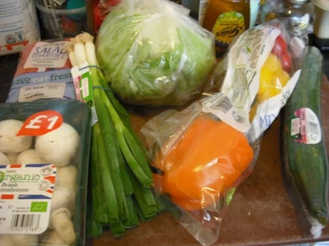 Rezept: Bunte italienische Nudeln mit pikanter Rinderhacksauce und gemischten Salat Bild Nr. 4 Bunte italienische Nudeln mit pikanter Rinderhacksauce und gemischten Salat - Rezept - Bild Nr. 4